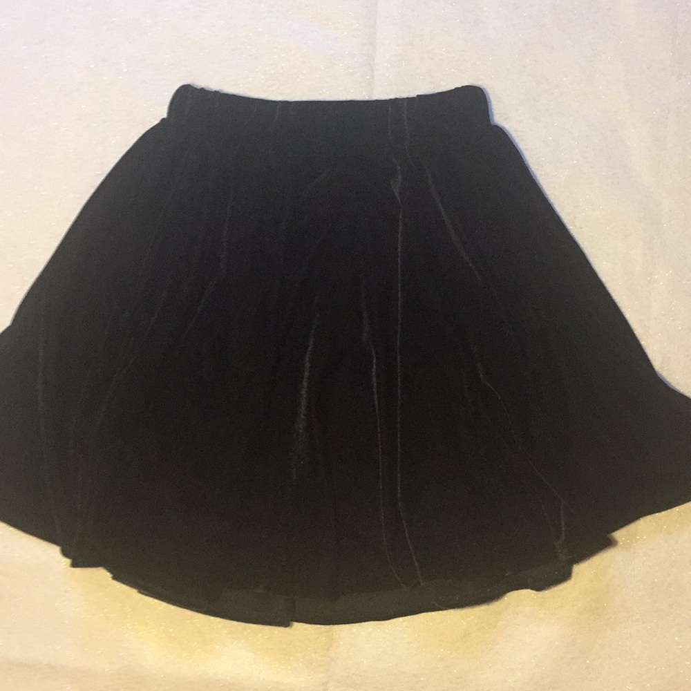 Black Velvet size Small Romwe Skirt